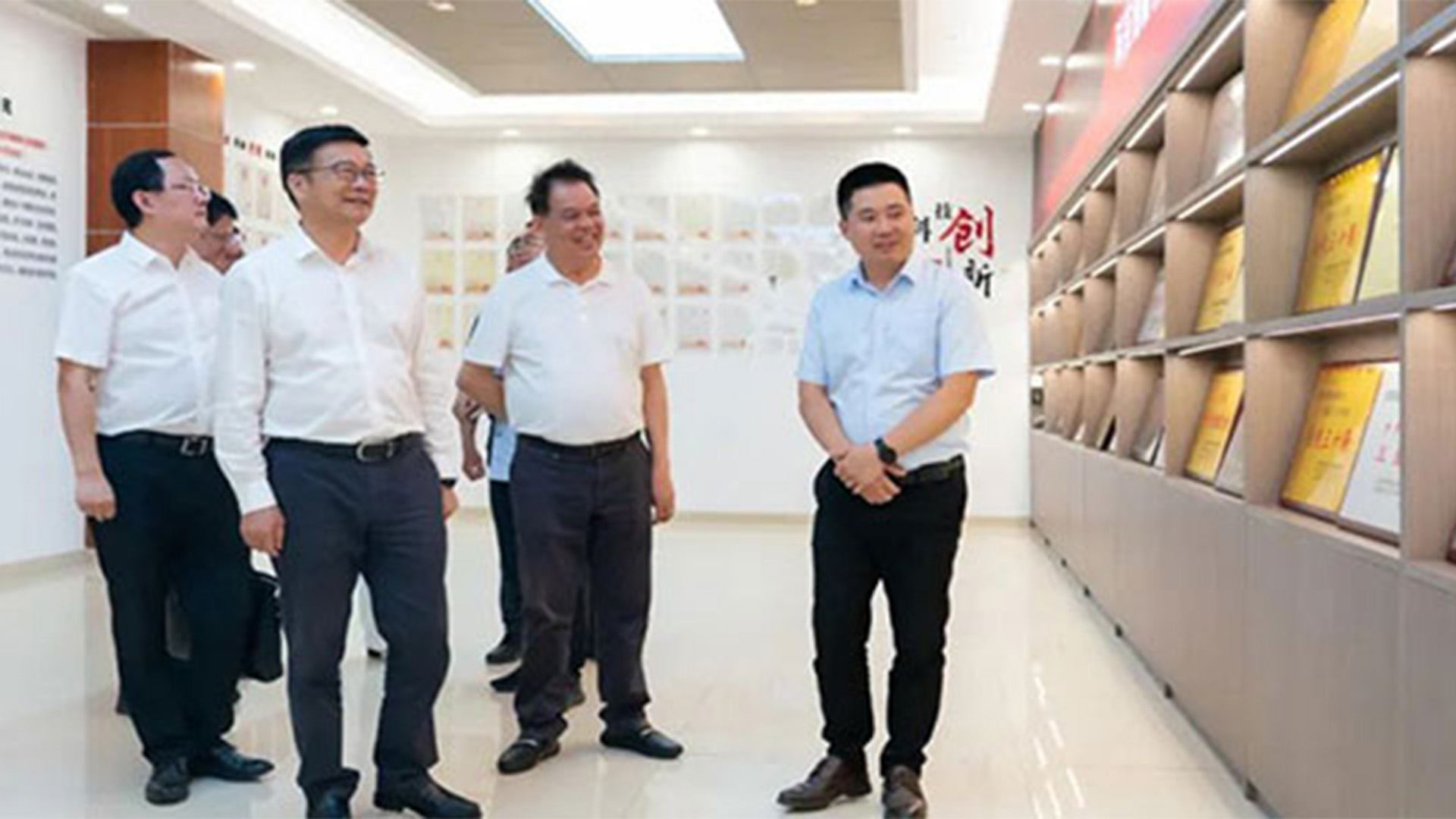 溫州灣新區(qū)黨工委書記、管委會主任周一富走訪浙江石化閥門有限公司